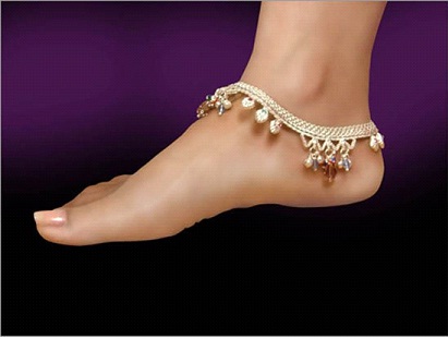 TIPS FOR HEALTHY AND BEAUTIFUL FEET
